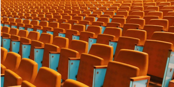 Utfällbara konferens stolar i orange färg